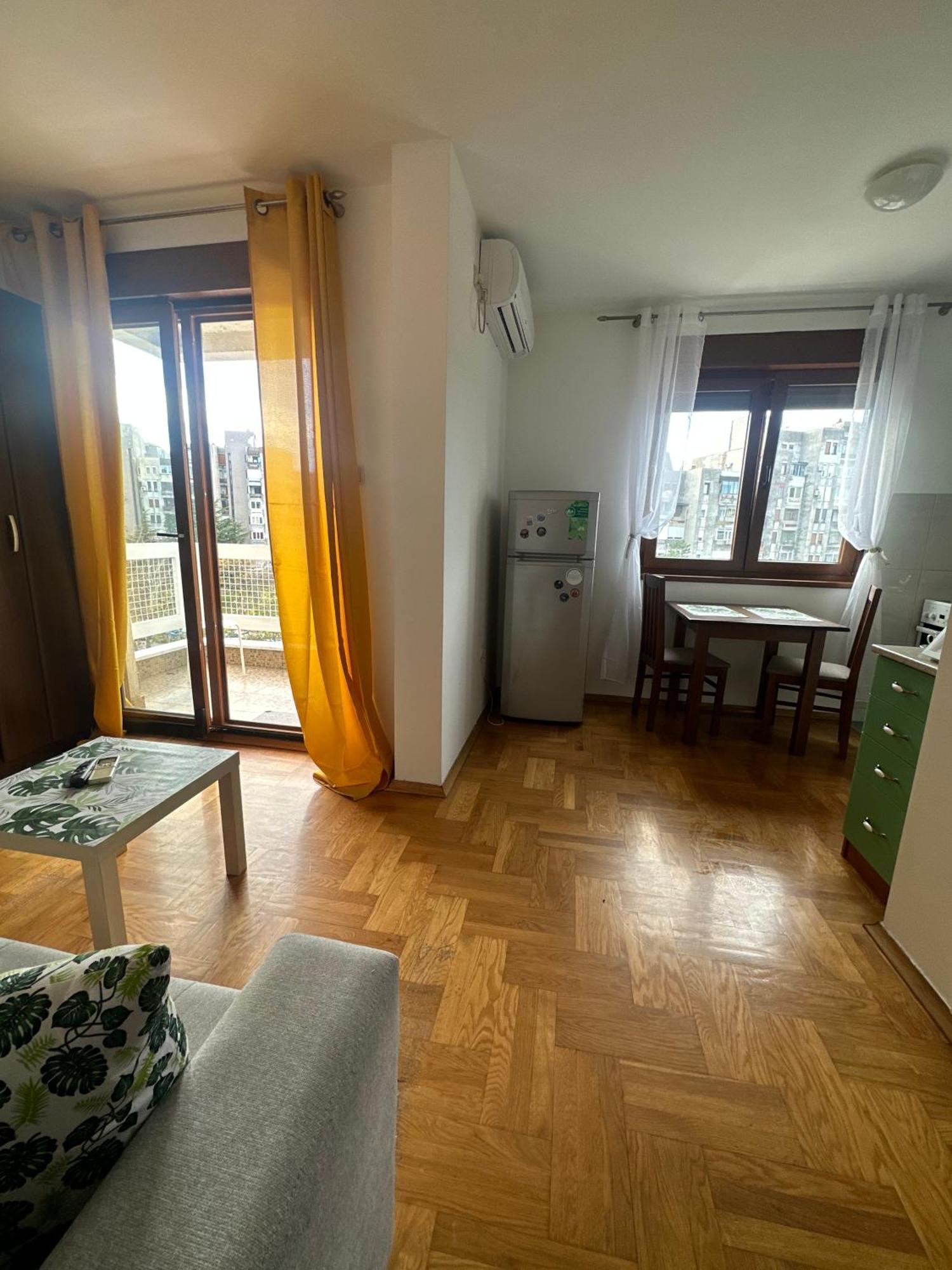 Sunny Apartman *
